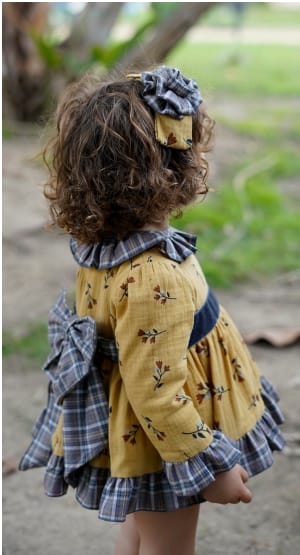 DBB Collection Invierno Jesusito bebé niña Mostaza Flores